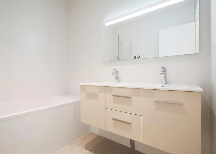 Luxurious Av Des Champs-élysée *